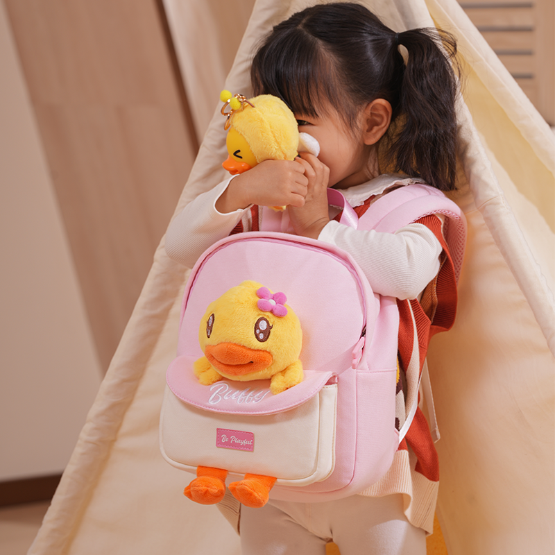 B.Duck小黄鸭幼儿园书包2-5岁儿童双肩包女童新品减负玩偶小背包