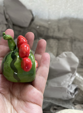 瓷蓓手捏西瓜小猪陶瓷手绘可爱茶宠工位办公桌面小摆件创意小礼品
