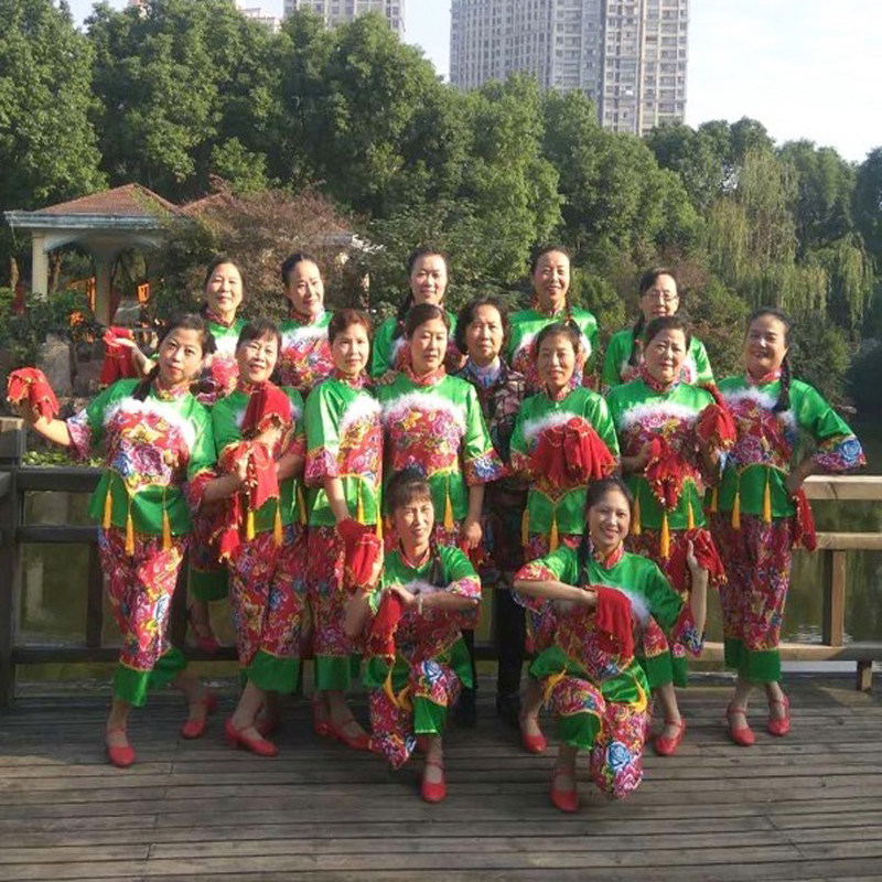 秧歌舞蹈服装中老年东北民族手绢舞演出服女扇子腰鼓舞蹈表演服装_虎窝淘
