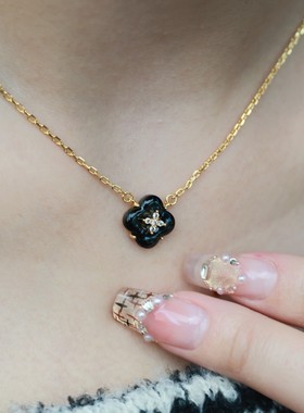 许愿池四叶草黑红玉髓项链