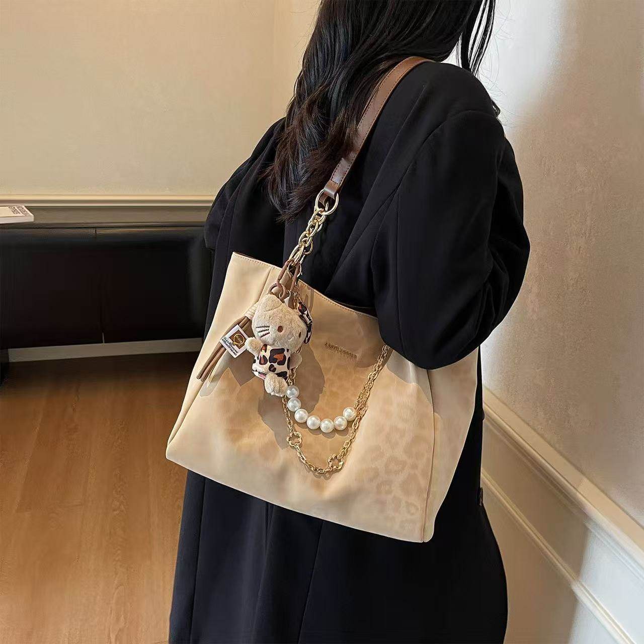 艾米兔女包2025新款时尚复古简约日常百搭大容量单肩斜挎托特包,淘宝优惠券,粉丝福利购,淘宝优惠卷