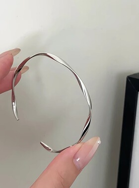2026款银波浪莫比乌斯环手镯设计百搭送闺蜜送女友首饰光面扭环
