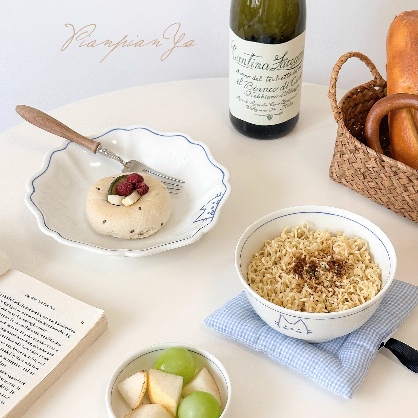 可爱手绘线条猫咪陶瓷餐具简约高颜值釉下彩调味碟米饭碗陶瓷盘子 - 图0