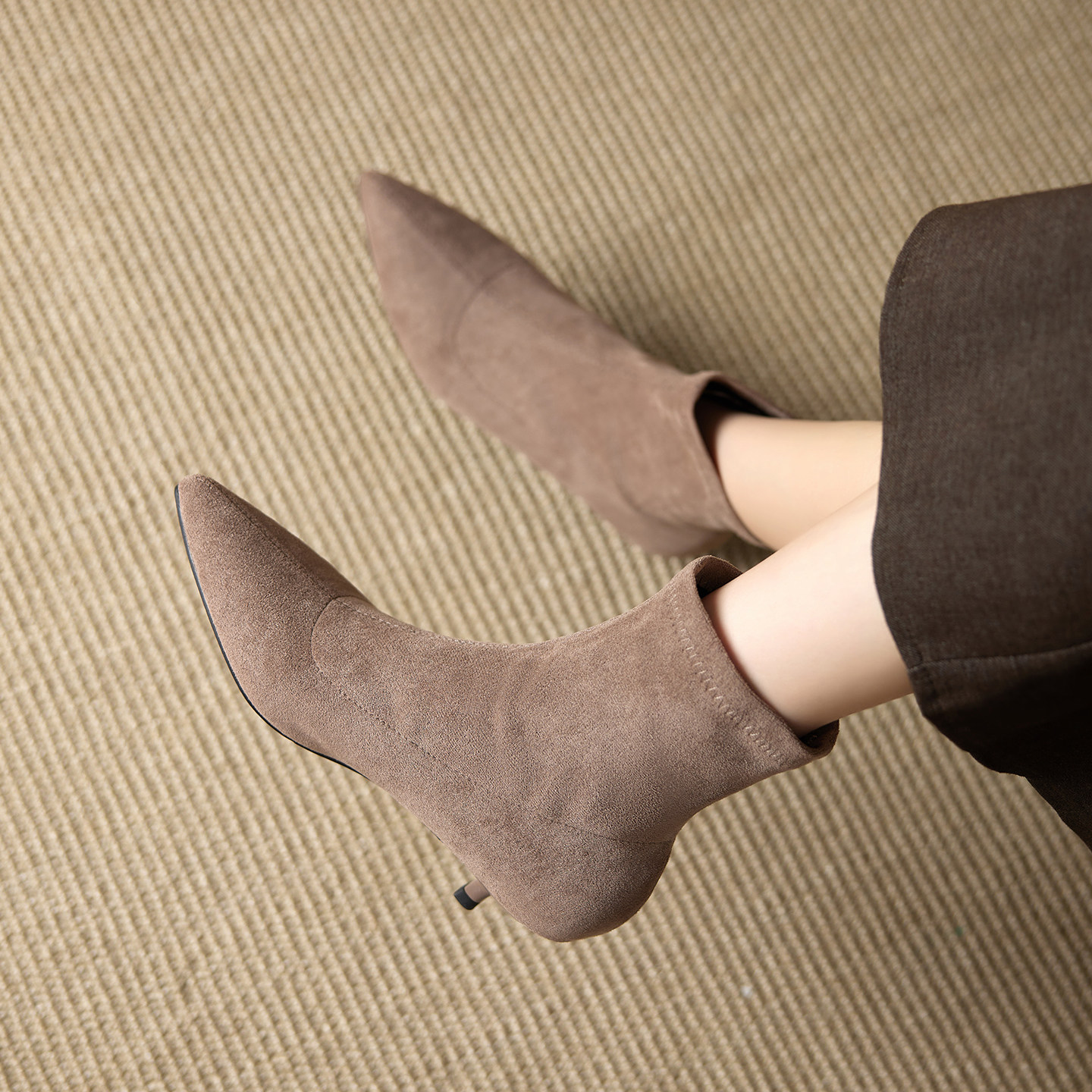 复古绒面尖头细跟短靴女2025秋冬新款气质百搭软底舒适低跟瘦瘦靴,淘宝优惠券,粉丝福利购,淘宝优惠卷