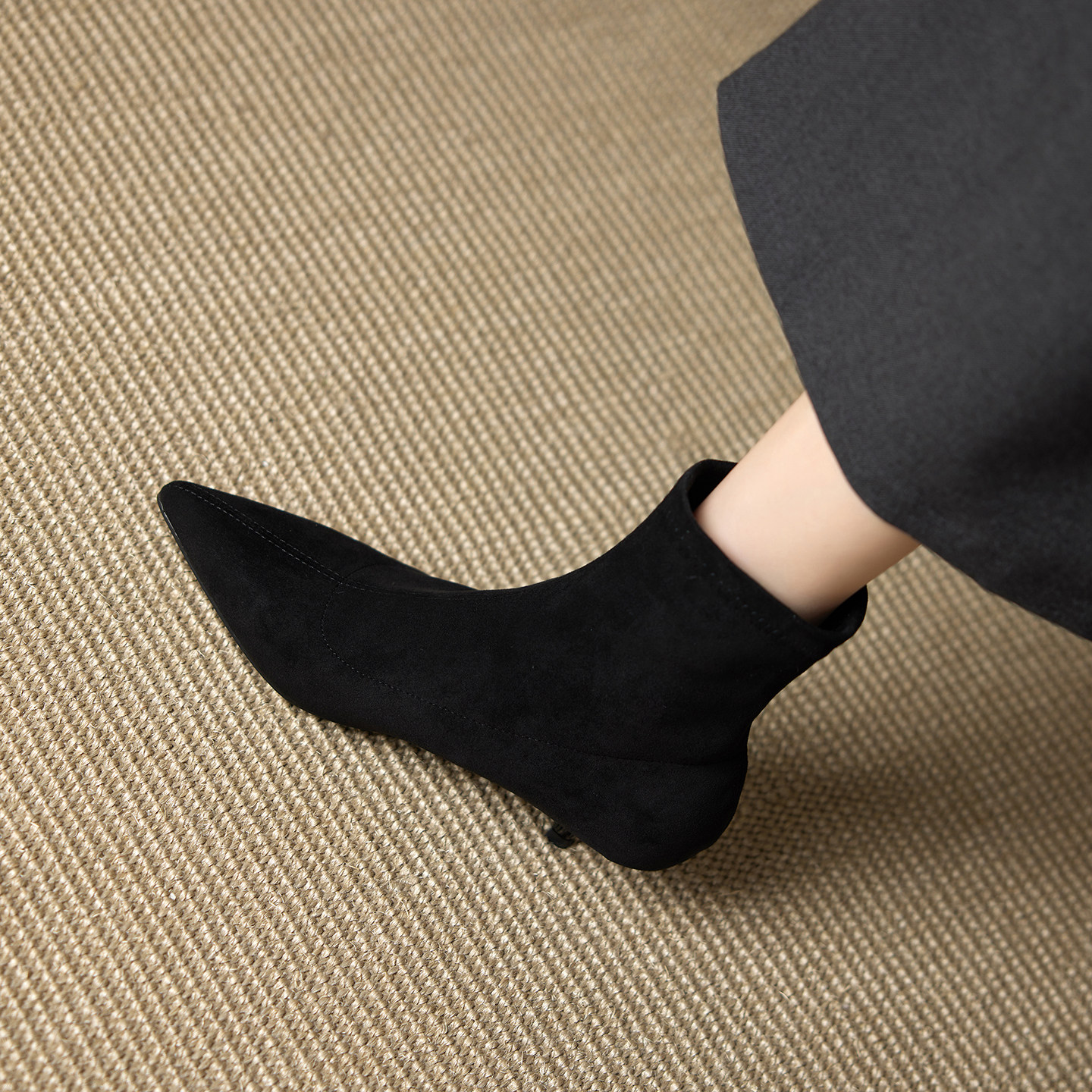 复古绒面尖头细跟短靴女2025秋冬新款气质百搭软底舒适低跟瘦瘦靴,淘宝优惠券,粉丝福利购,淘宝优惠卷