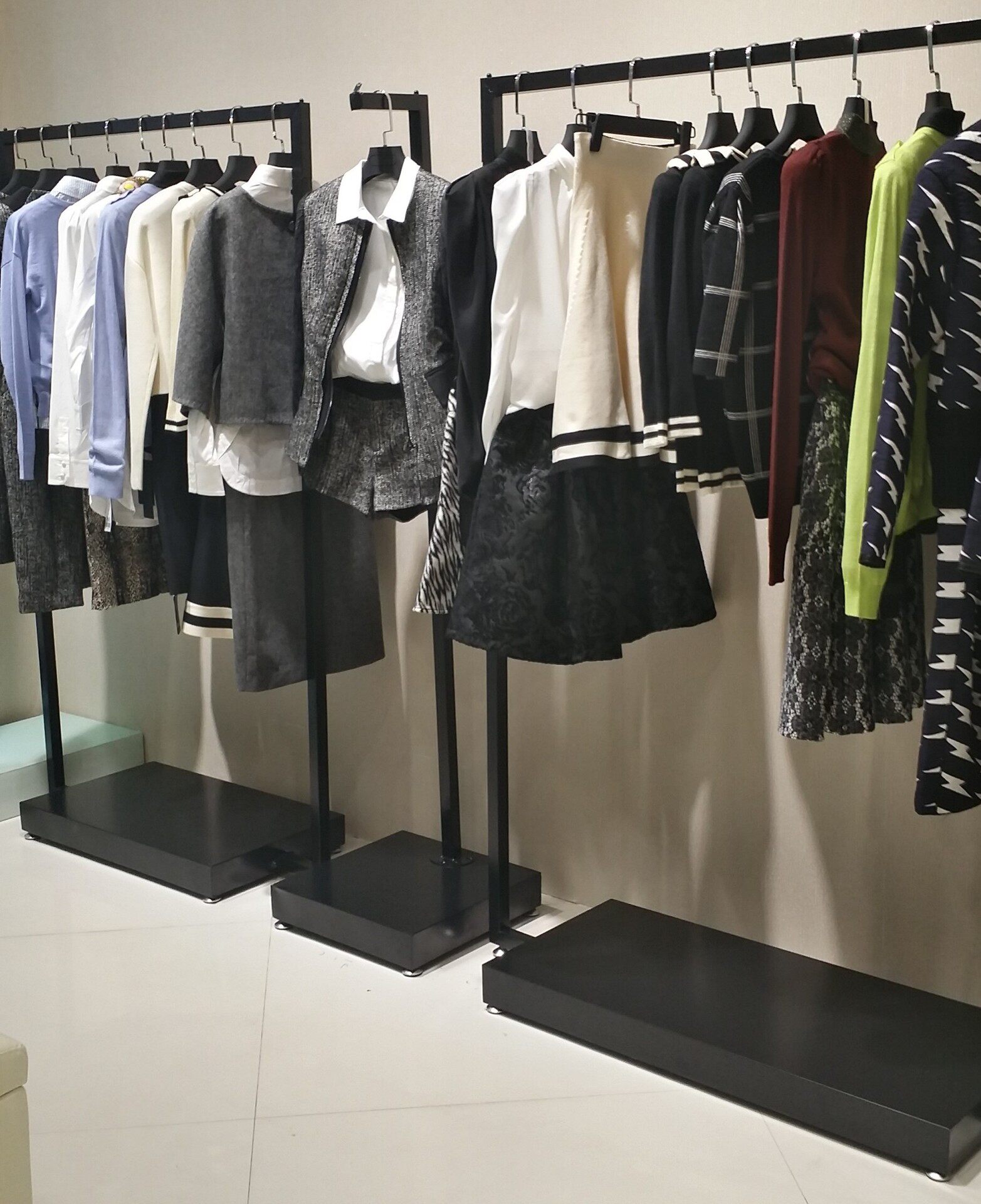 服装店展示架 实用服装店衣服架 男女装店落地货架铁艺中岛服装架