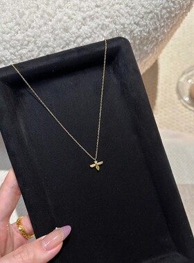 金色小蜜蜂项链2024新款轻奢高级感小众设计钛钢不掉色锁骨链