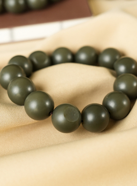 领玉人和田玉沙枣青手串