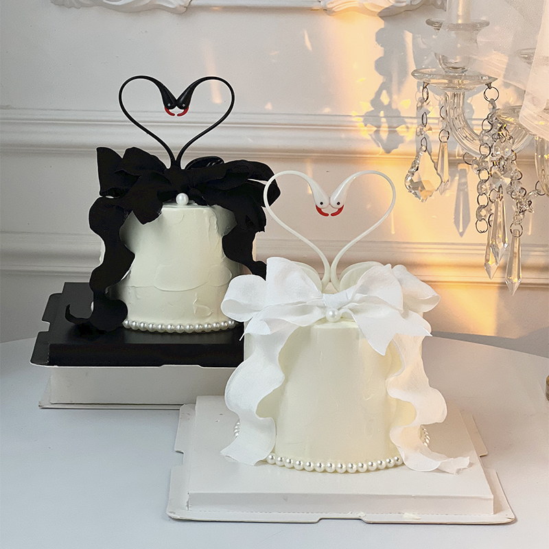 2025情人节蛋糕装饰黑白天鹅摆件2.14情侣告白生日丝带蝴蝶结插件