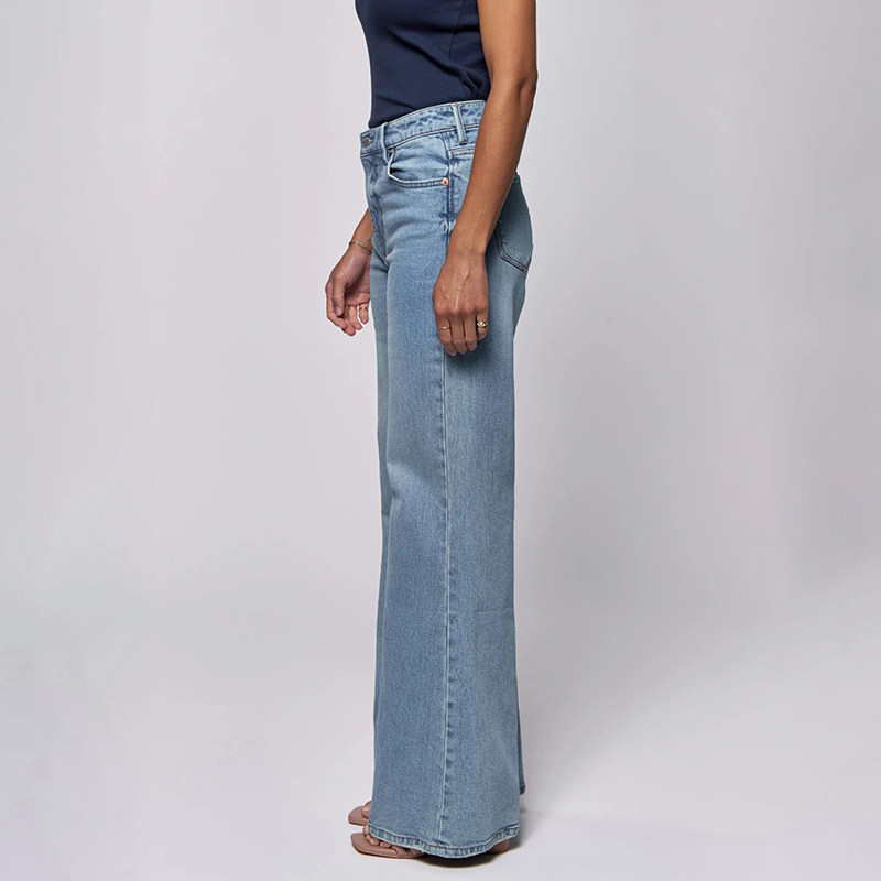 美式丹宁DJ 女款 浅蓝洗水中腰阔腿剪边牛仔裤 D277 - 图1