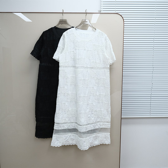 国货精品 女款 圆领蕾丝刺绣透视拼接宽松连衣裙 B760