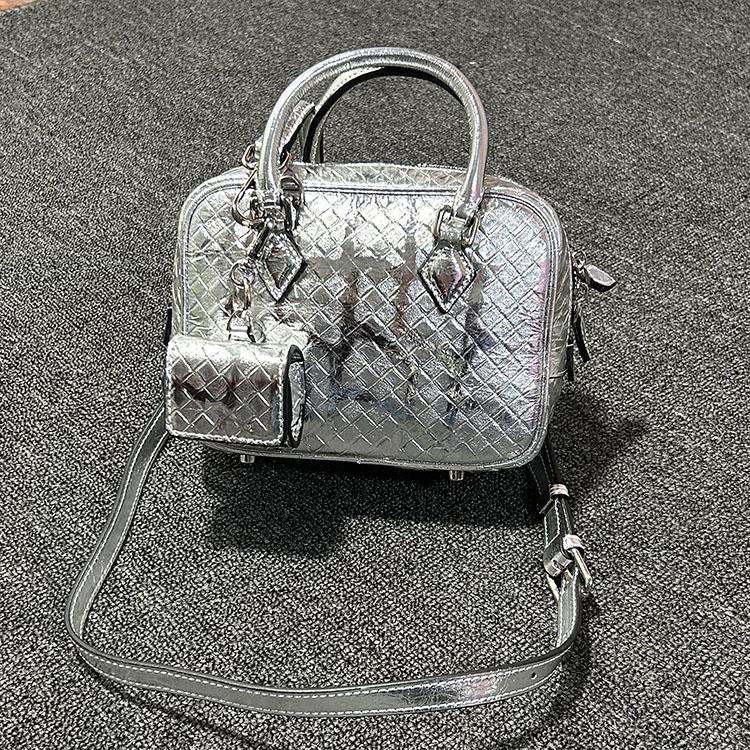 头层牛皮2024年新款小方盒压花女包高级感保龄球手提单肩斜挎外贸,淘宝优惠券,粉丝福利购,淘宝优惠卷