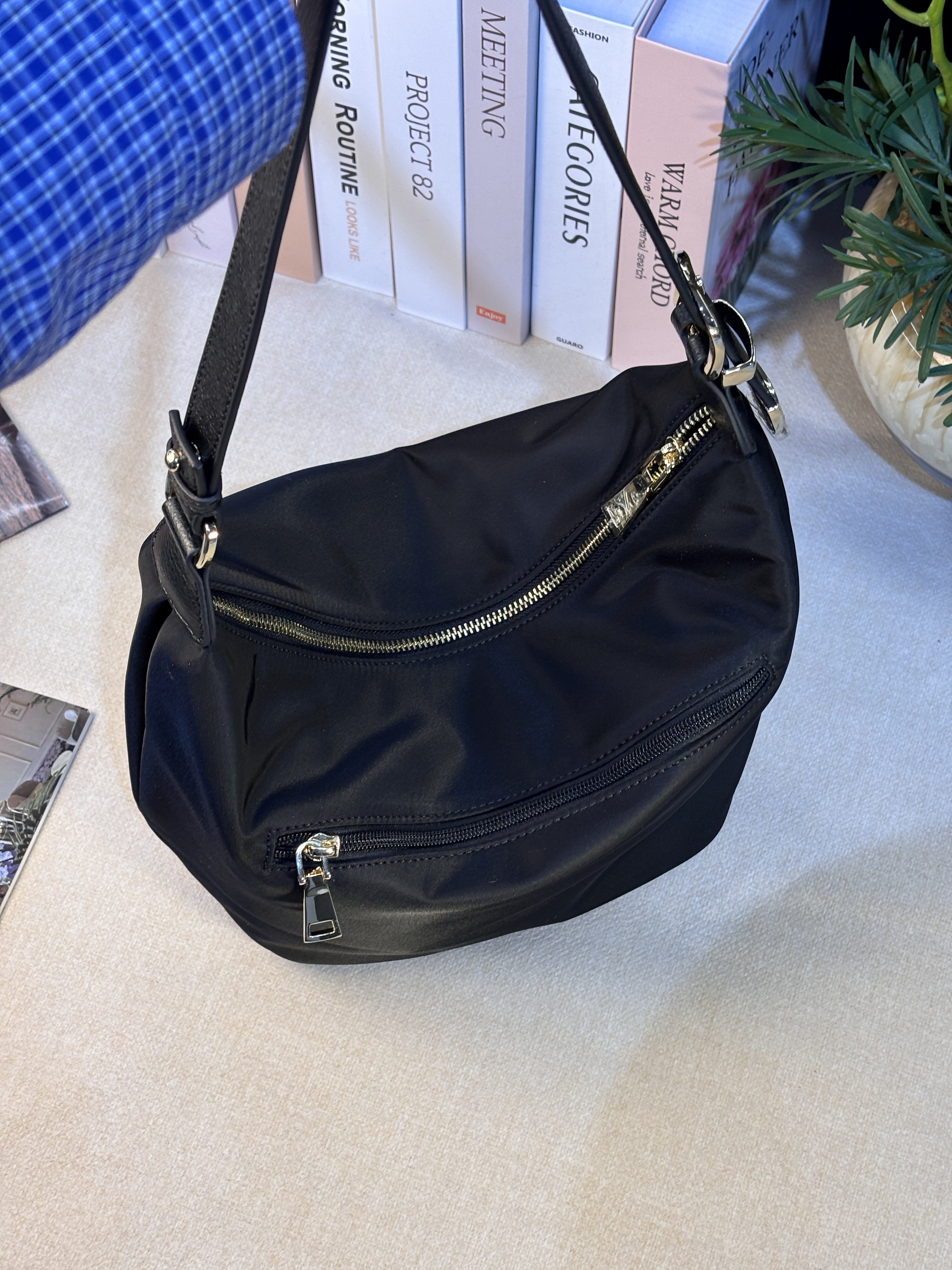 新品时尚尼龙布艺女包单肩腋下斜挎百搭轻便款通勤韩系极简拉链包,淘宝优惠券,粉丝福利购,淘宝优惠卷