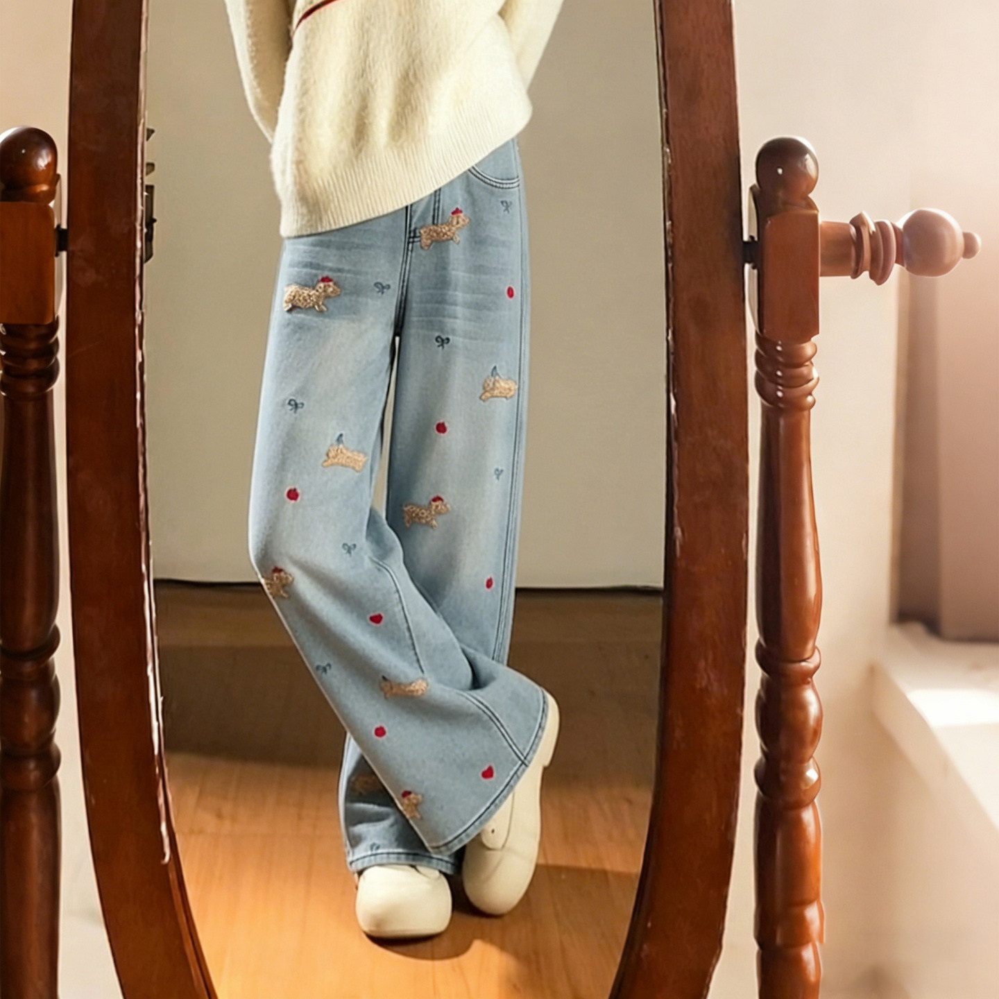 大码女装胖mm卡通风刺绣直筒牛仔裤女高腰显瘦设计感百搭阔腿裤潮,淘宝优惠券,粉丝福利购,淘宝优惠卷