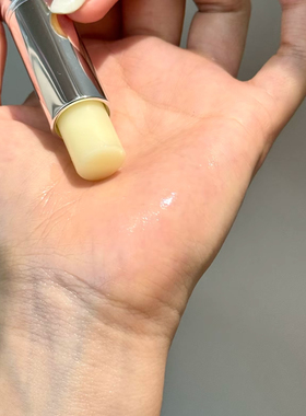 完美日记轻盈养护润唇膏保湿补水轻盈不粘腻平价滋润防干裂