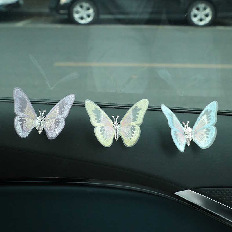 会动的蝴蝶汽车摆件车载车内饰品摆件中控台治愈系装饰品生动创意