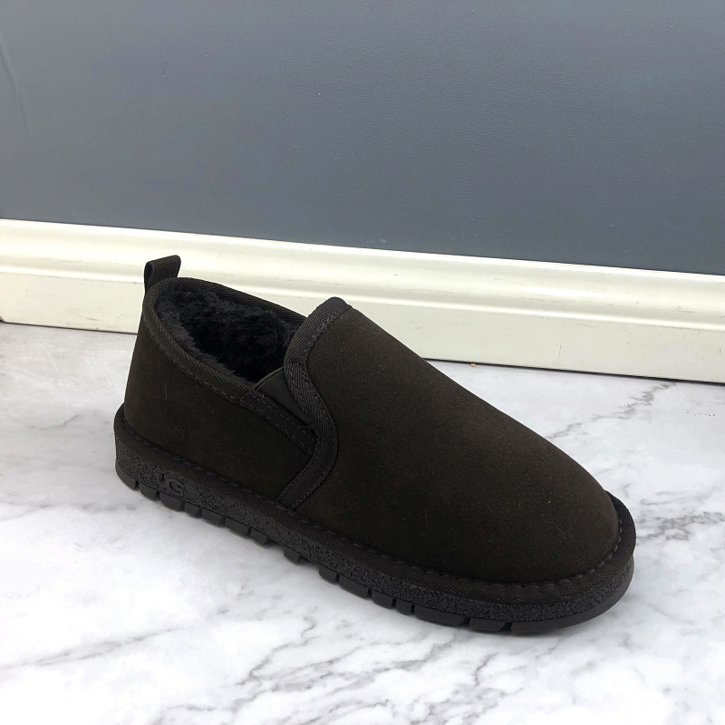 Other men's shoes that have been removed from the cabinet and broken, 2022 winter style