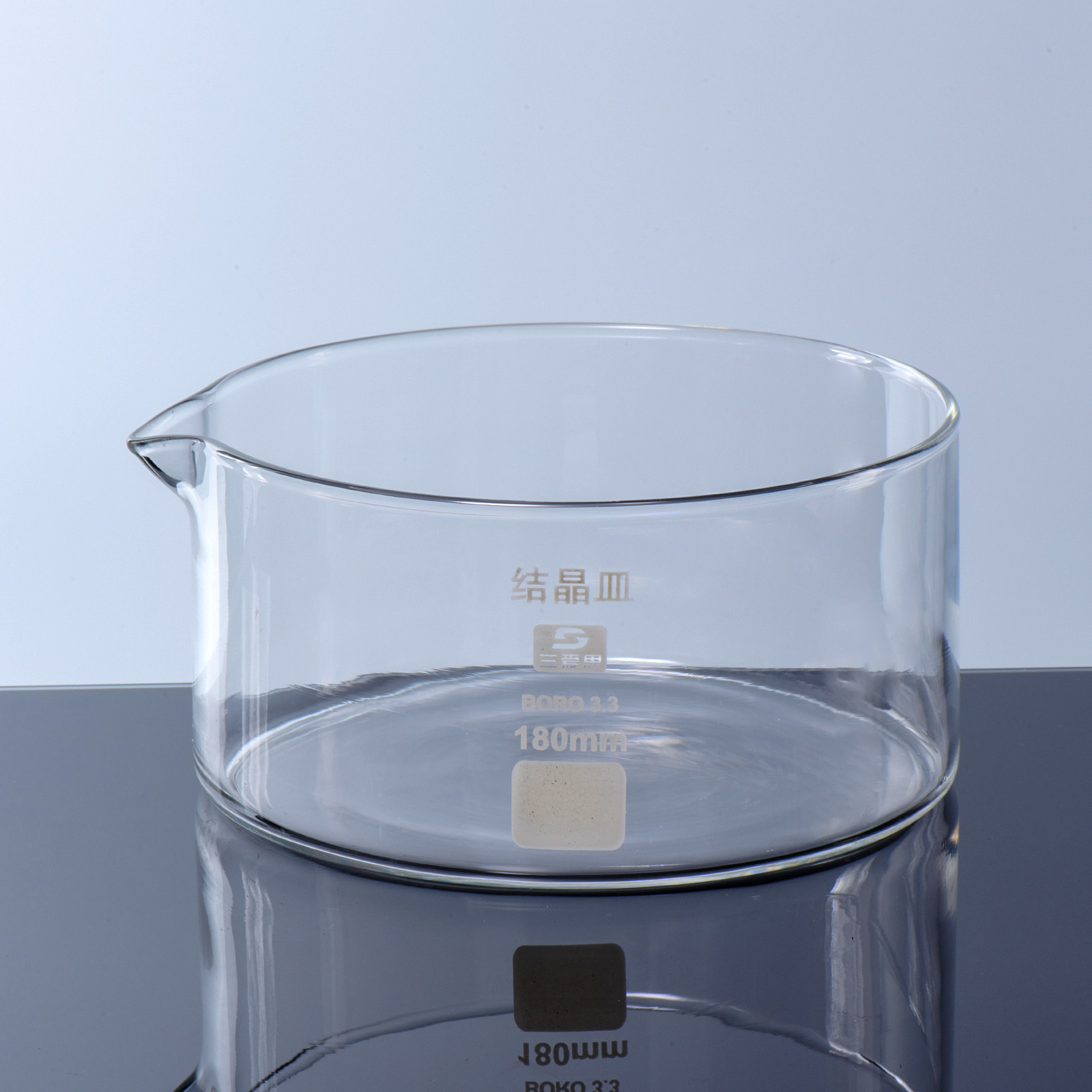 Sanaisi crystallizing dish with guide spout flat bottom dish