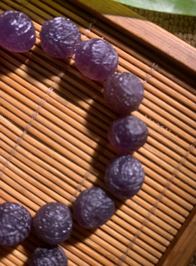 精品紫罗兰毛线团对孔尺寸1.0，脉纹清晰可见，色正紫！