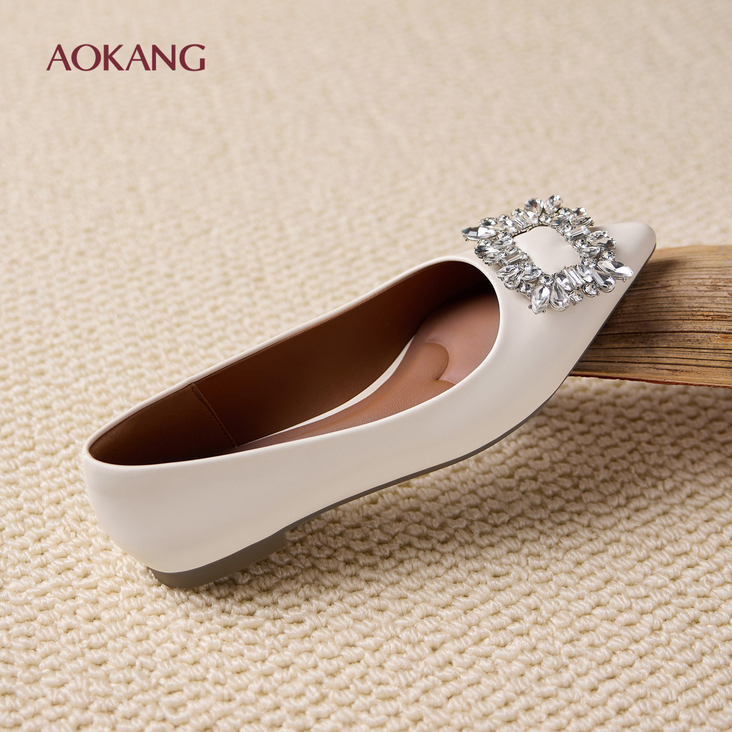 奥康 女鞋2025秋季新款水钻方扣蛋卷鞋软底尖头平底单鞋婚鞋女,淘宝优惠券,粉丝福利购,淘宝优惠卷