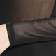 ຕາຫນ່າງເທິງເປັນຮູ sexy lace ເສື້ອ bottoming ຂອງແມ່ຍິງ
