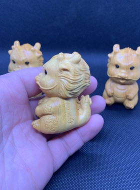 黄金檀木手把件木雕生肖龙小龙人摆件龙宝宝工艺品随身盘玩手把件