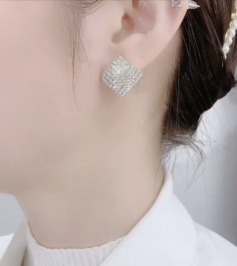 微镶满钻菱形耳夹款耳钉2025年新款潮闪亮吸睛轻奢气质耳环女耳坠,淘宝优惠券,粉丝福利购,淘宝优惠卷