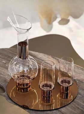 现代轻奢厨房样板间吧台酒杯