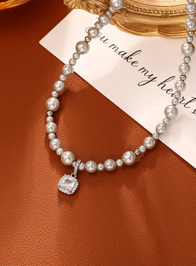 时尚方糖灰色珍珠项链高级感优雅洋气锁骨链简约精致高端大气