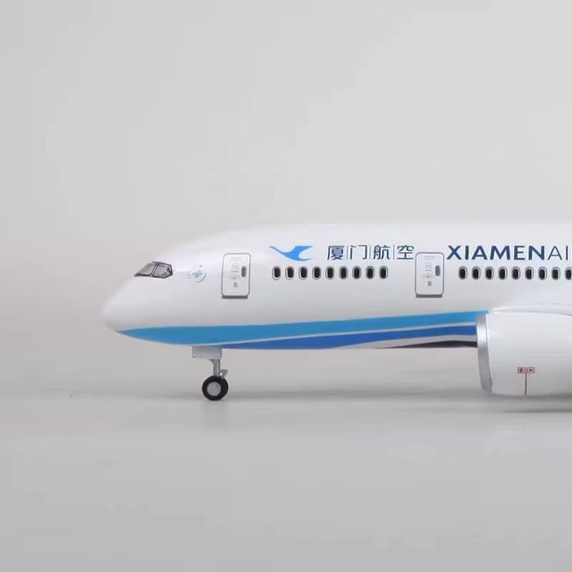 Boeing 787 Xiamen Airlines Xiamen Airlines Simulated assembled civil aviation passenger aircraft model gift with wheels and lights