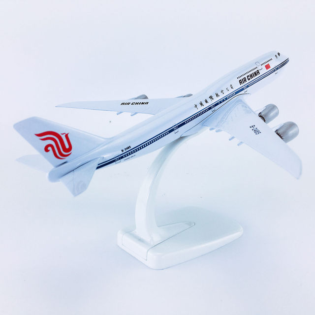 Boeing 747 Air China with lighted landing gear simulation civil aviation aircraft model passenger aircraft model ornaments