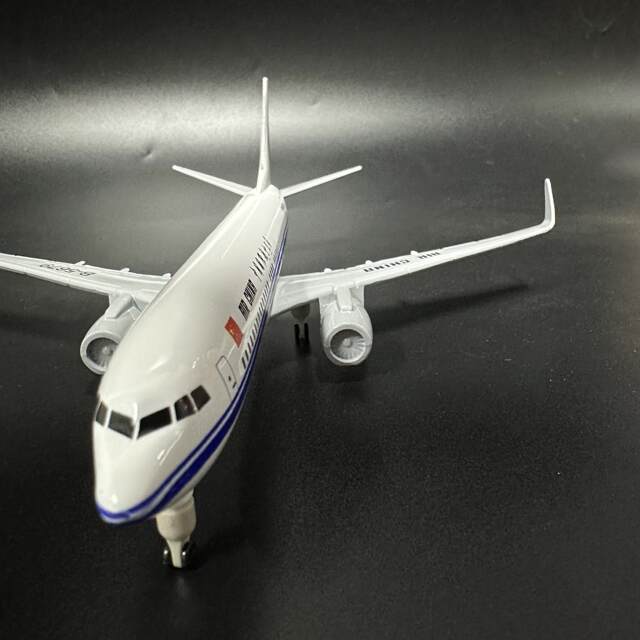 47cm airplane model with wheels and lights