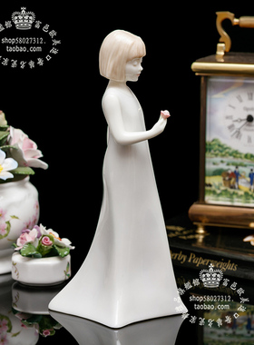 皇家伍斯特2000陶瓷人物客厅摆件