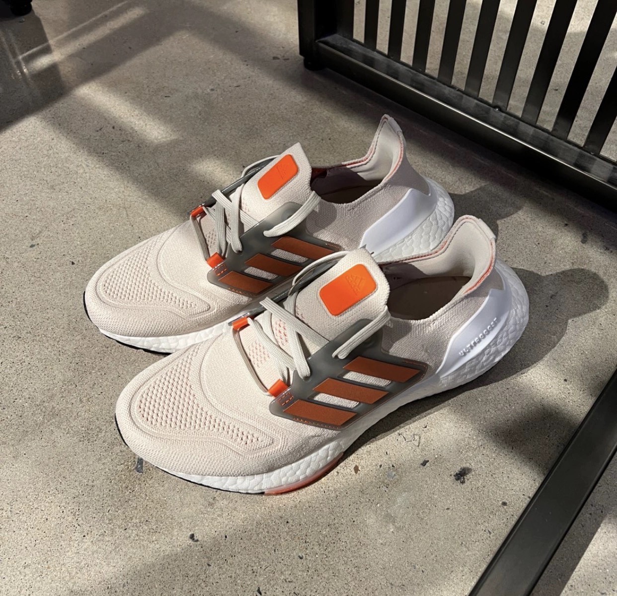 adidas UltraBoost 22 经典UB舒适透气跑鞋GX6643 GX5463 GX5573 - 图0