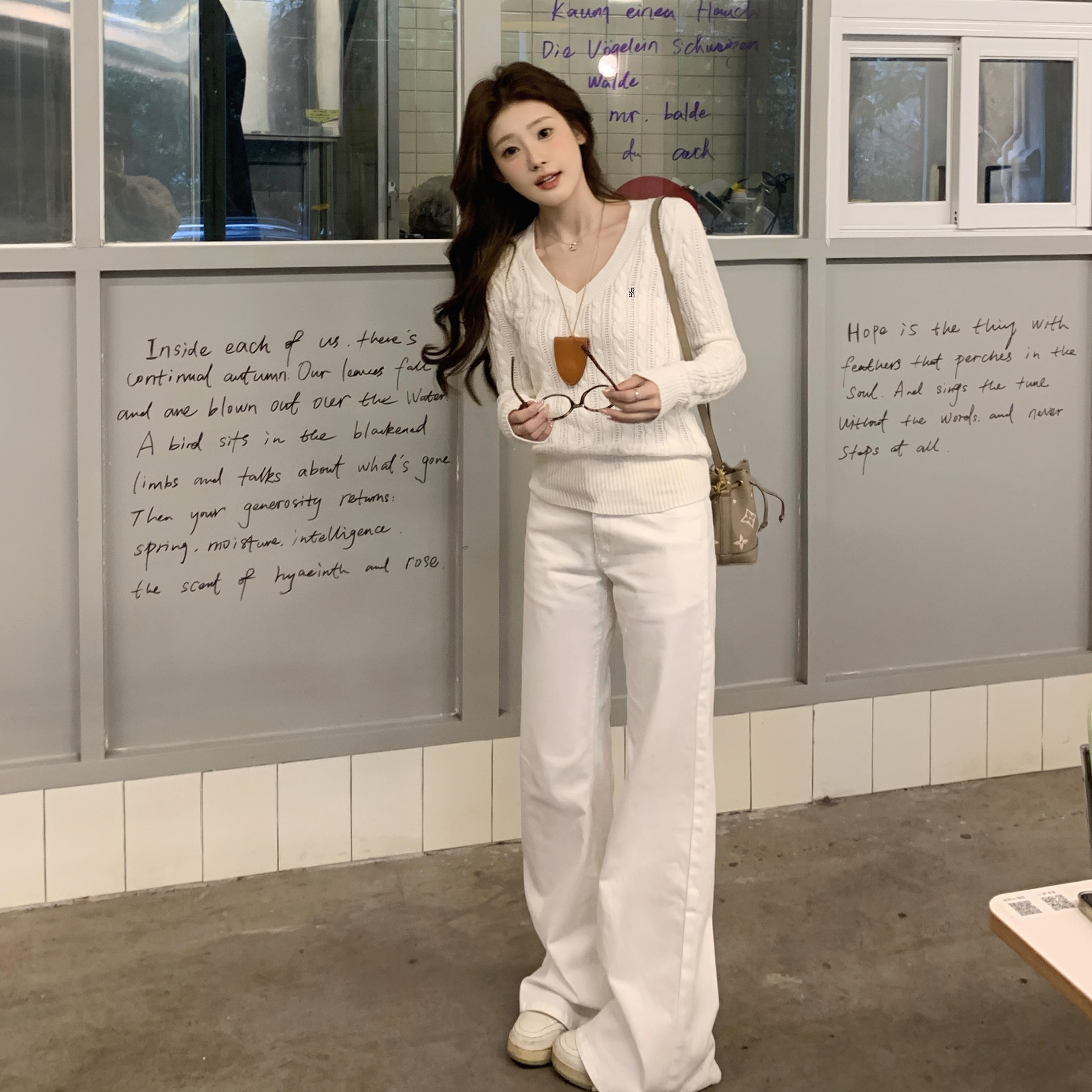 JAMUUS美式白色v领麻花针织长袖上衣+显瘦微喇白色休闲裤长裤女 - 图2