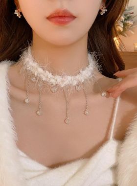 毛绒颈链白色毛毛choker项圈女颈带新年项链2026新款爆款脖子配饰