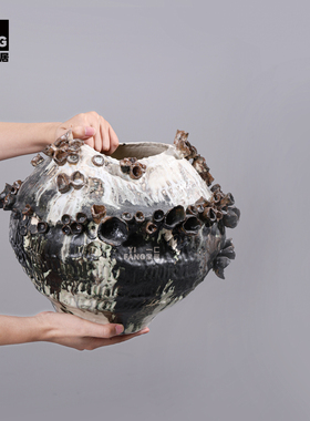 侘寂风创意异形陶瓷花器