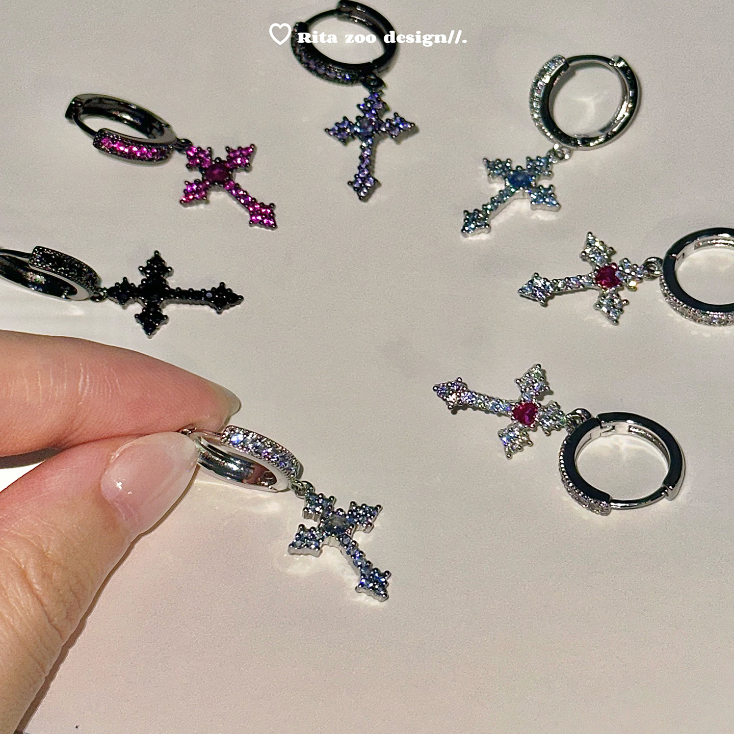 【Rita Zoo】昭和时代！甜辣重工满钻十字架爱心耳环耳圈耳饰耳扣 - 图1