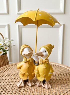 卡通小鸭并肩站立雨伞摆件