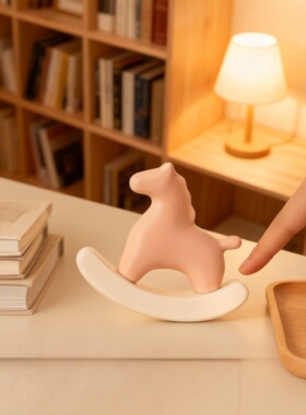 可爱小马造型硅胶摆件新手佩戴