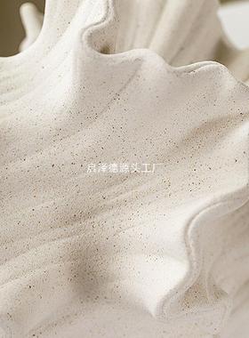 热销现代简约设计感艺术抽象不规则花瓣陶瓷花器高端样板间装饰品