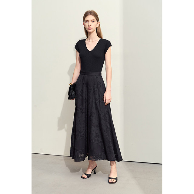 Amii2025 new summer style romantic resort style cut flower texture skirt women's loose wide A-line skirt long skirt