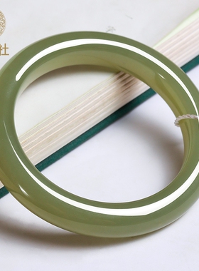 天然和田玉手镯浅湖绿平安镯