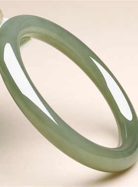 天然和田玉手镯湖水绿美人条玉镯