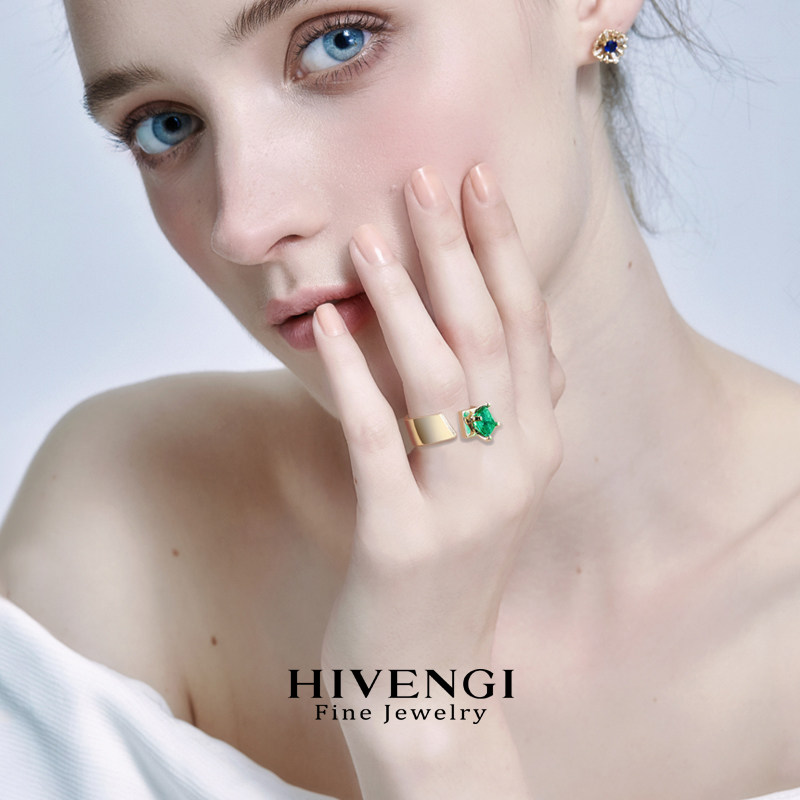 VVG emerald ring set with natural diamonds