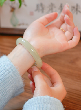 凤飞凰和田玉晴水手镯女款礼物