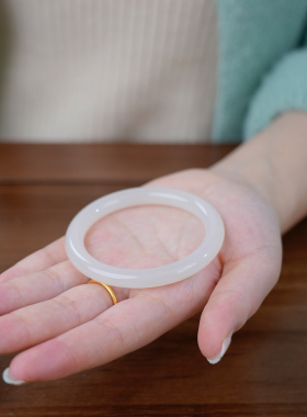 凤飞凰和田玉浅藕粉细条美人镯