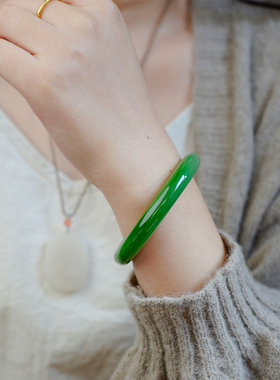 57mm和田碧玉圆条手镯收藏级