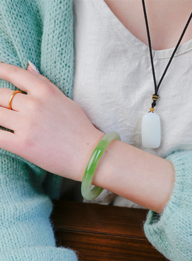 凤飞凰和田玉翠青冰润圆条手镯