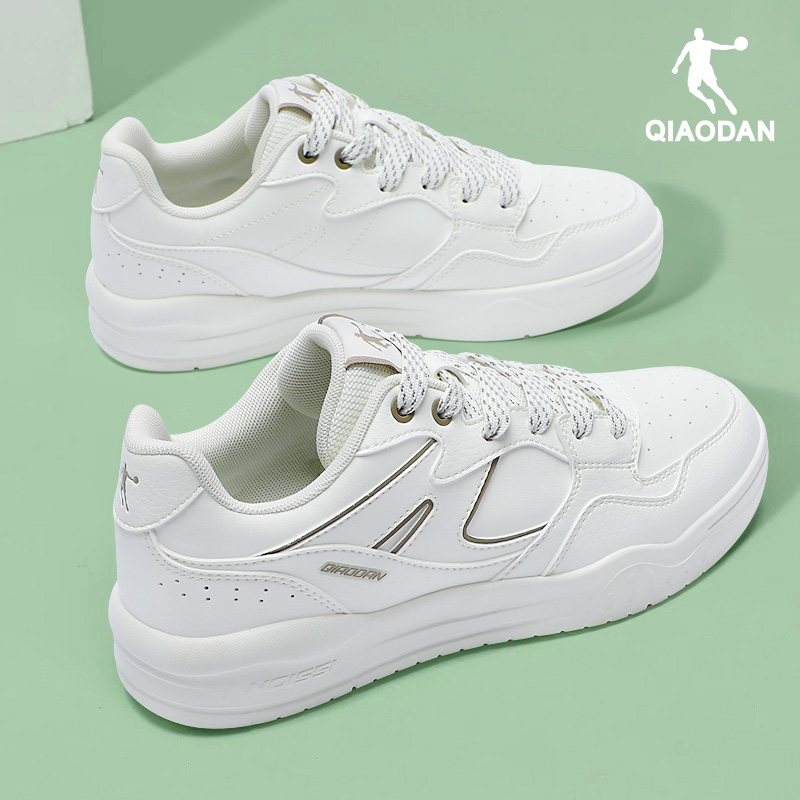 乔丹板鞋女鞋2025冬季新款厚底小白鞋女轻便休闲鞋学生软底运动鞋 - 图1